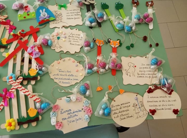 Lavori realizzati dai ragazzi nell’aula delle attività strutturate del Centro Diurno Saìa